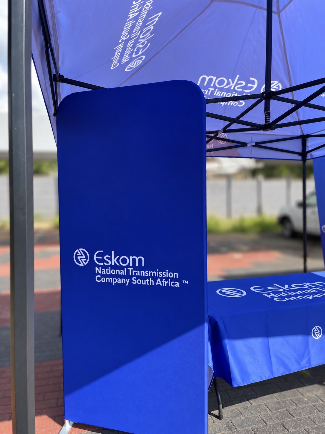 Coordinated outdoor display, gazebo and branded table setup